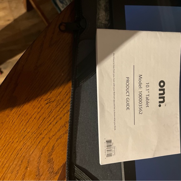 ONN 10.1 TABLET WITH NEW LEATHER CASE BRAND NEW - Picture 3 of 8